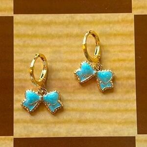 Gold plated blue bow earrings‎
